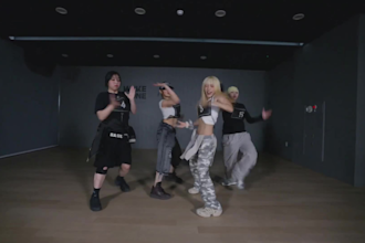 do tiktok dance, group dance video, twerk dance video