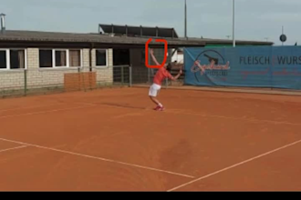 provide a professional tennis video analysis in english or german