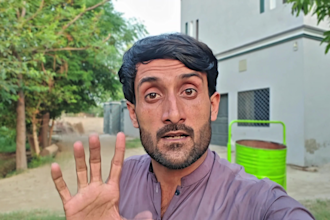 create natural background spokesperson ugc in hindi, english