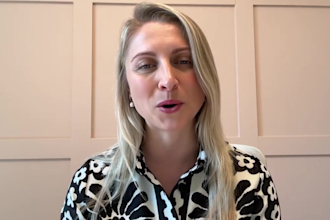 create english female spokesperson video human ugc testimonial spoken review