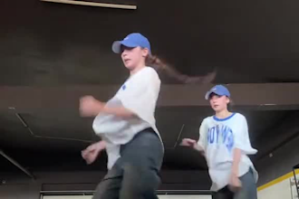 do viral tiktok dance, video dance, tik tok dance video, challenge group dancer