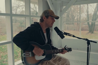 male country singer, country pop singer, country rock, guitar country singer