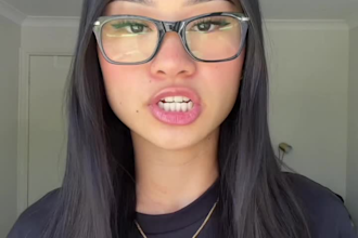 film a selfie style, female spokesperson ugc video ad with australian voice
