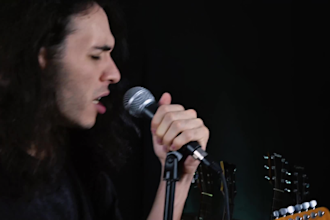 your male vocalist for rock in spanish