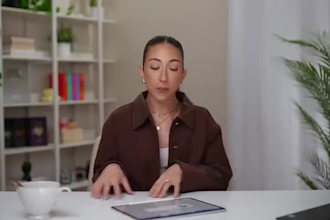 create female spokesperson video actor ugc video female ugc humanic spokesperson