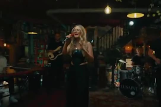 sing soulful jazz, blue and pop vocals singer songwriter