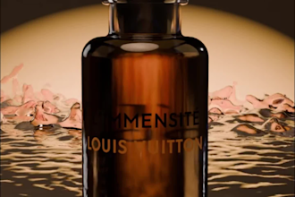 create premium 3d perfume render for ads and website
