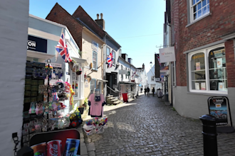 film authentic 4k walking footage in the cotswolds, oxford and UK