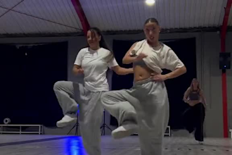 do viral tiktok dance video, group dance challenge, tik tok choreography dancers