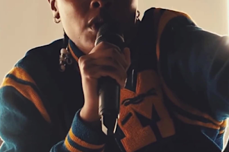 create alternative rnb vocals with soulful funk and hip hop vibes