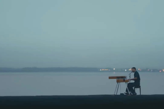 sing professional male pop and alt pop powered music dutch singer songwriter