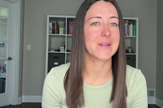 female spokesperson video saas website brand ads testimonial review ugc video