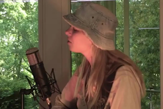 sing professional folk, pop and country vocal with acoustic guitar