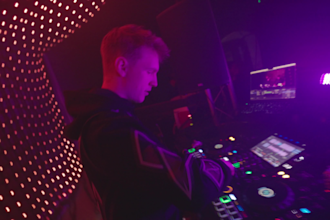 create a custom hard dance dj set for gym, car or events