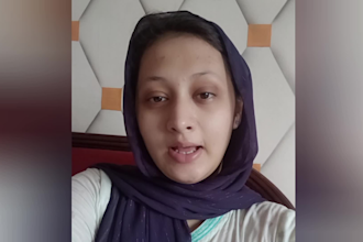 teach spoken english and grammar through easy urdu lessons