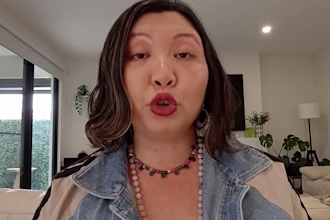 be your natural senior woman spokesperson ugc testimonial selfie spokesperson