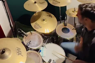 record real acoustic drums for your song with up to 16 mics
