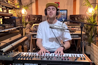 sing soulful unique male alternative rnb neo soul singer classical jazz music