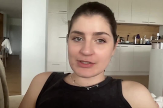 natural female spokesperson video presenter english actor real testimonial video