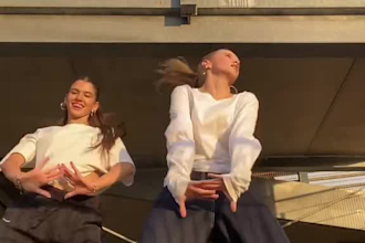 do viral tiktok dance video, group dance challenge, tik tok choreography dancers