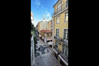 create ugc videos for travel apps, hotels review, airbnb, tourism, lifestyle ads