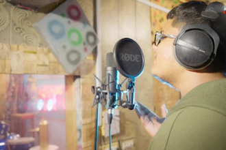 create custom song, lyrics and composition for you
