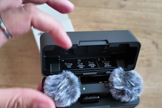 create tech unboxing ugc videos in spanish