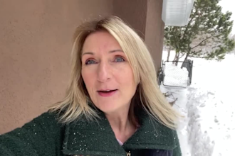 record natural spontaneous testimony selfie video, saas ugc, spokeswoman video