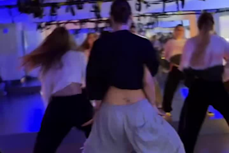 do tiktok dance video, twerk choreography, group tiktok video
