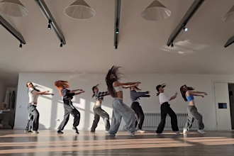 do viral group dance choreography, tiktok dance and twerk performance