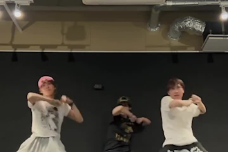 do viral tiktok dance video, group dance challenge, tik tok choreography dancer