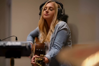 sing country pop song, country music female pop singer and female vocalist
