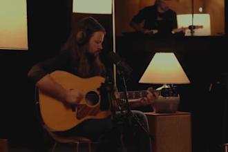 male country singer, country rock, guitar country singer, country pop singer