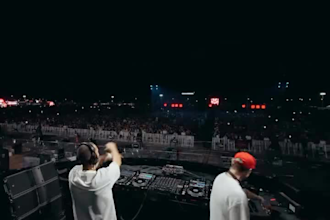 timecode synced vj loops, bpm synced dj visuals stage show concert led content