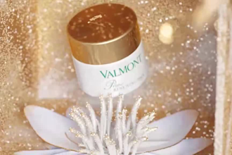 create 3d cosmetic animation video 3d skincare product design 3d product ads