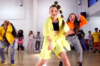 do custom kids group dance, afrobeat shuffle dance kids hiphop dance video