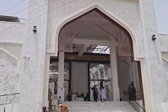 visit baba farid shrine in pakistan for dua and ziyarat