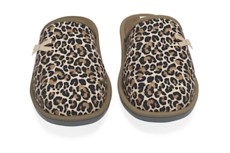 design and render women shoe in 3d with high realism