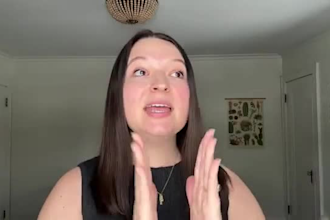 humanic female spokesperson german english testimonial video ugc creator