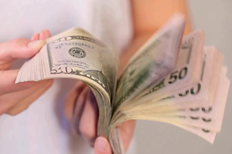 crea un canal de youtube para ganar dinero y hacer un video viral