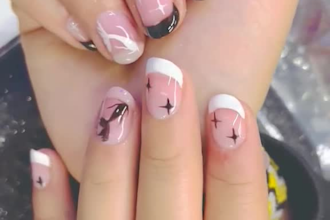 im a profesional nail artist creating custom acrylic nail