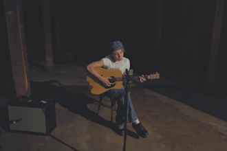 male singer, male rock singer, pop singer, male vocalist, country singer