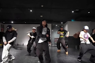 do twerk dance, choreography, group dance, tiktok dance to promote your songs