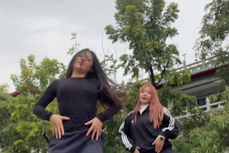 do viral tiktok dance, video dance, challenge dance, group video, twerk dance