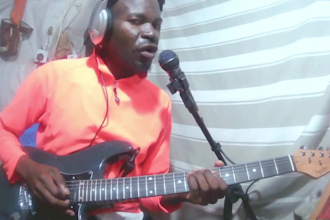 teach all you need on guitar and bass online for beginners