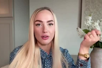 create female spokesperson video testimonial video ads ugc review agent actor