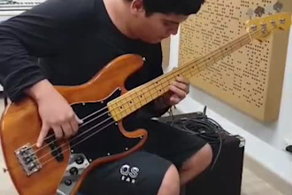 compose and record custom basslines for your songs