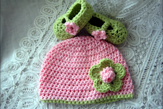 crochet these baby Mary Jane shoes