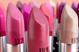 design photorealistic 3d cosmetics product mockup and animation