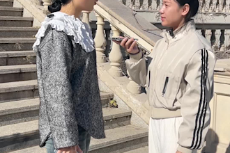 be your male and female mandarin spokesperson, I am a team of spokespersons
